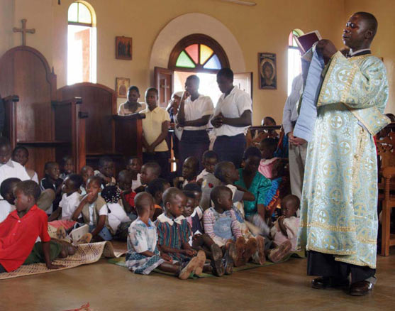 africa-orthodox-church-parents-and-children-celebrating-the-divine-liturgy